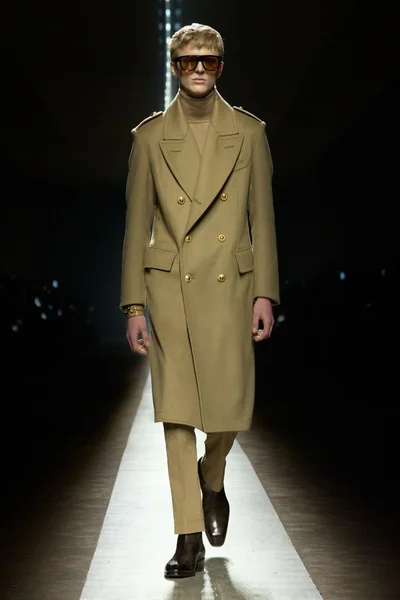 Look 12